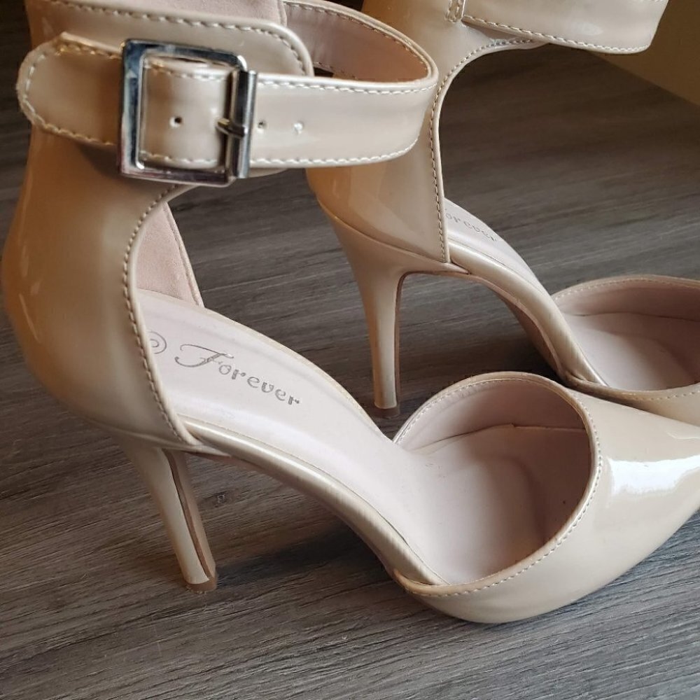 Heels - Picture 4 of 10